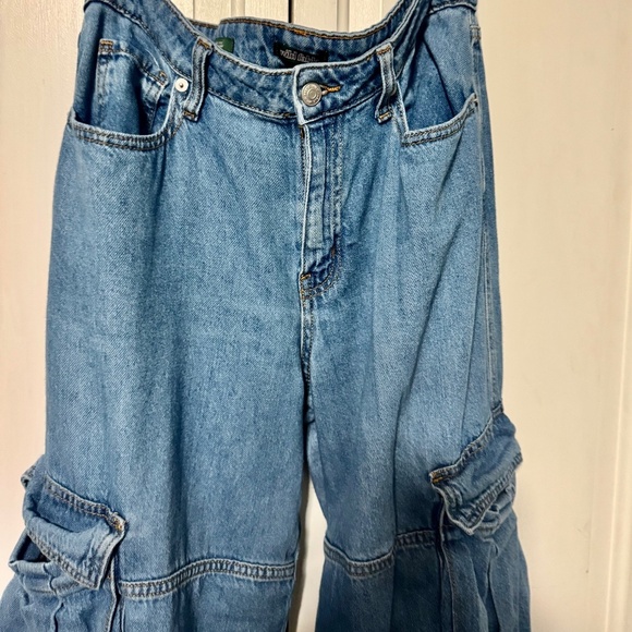 Women's Wild Fable Mid-Rise Cargo Baggy Wide Leg Jeans Medium Wash - Picture 2 of 6